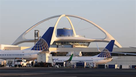 Los Angeles International Airport (LAX) .